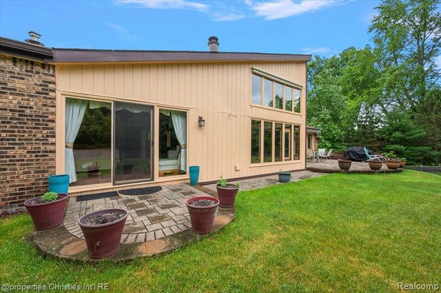 4566 Walden Drive, Bloomfield Hills, MI 48301