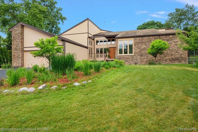 4566 Walden Drive, Bloomfield Hills, MI 48301
