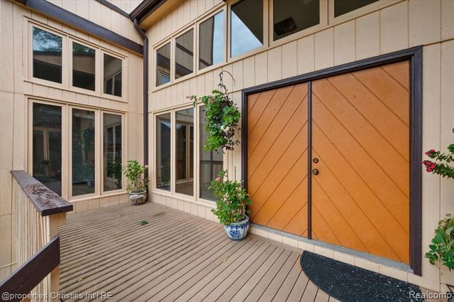4566 Walden Drive, Bloomfield Hills, MI 48301
