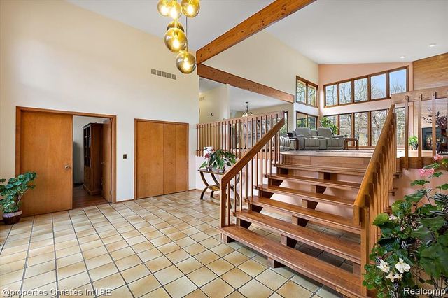 4566 Walden Drive, Bloomfield Hills, MI 48301