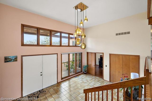 4566 Walden Drive, Bloomfield Hills, MI 48301
