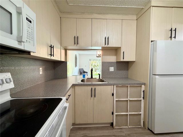17000 NW 67th Avenue 130, Hialeah, FL 33015
