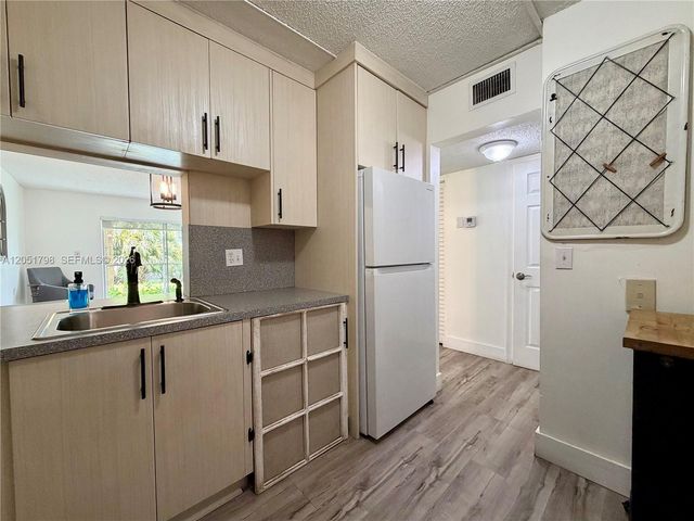 17000 NW 67th Avenue 130, Hialeah, FL 33015