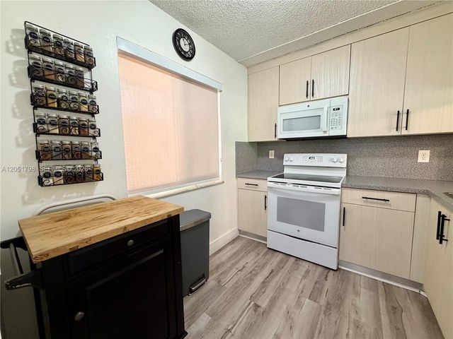 17000 NW 67th Avenue 130, Hialeah, FL 33015