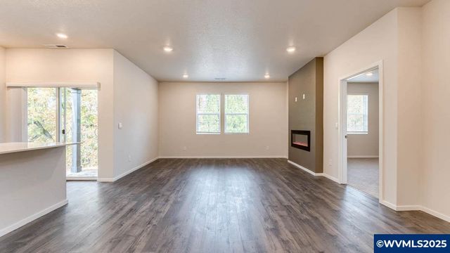 1180 Sparrow St, Woodburn, OR 97071