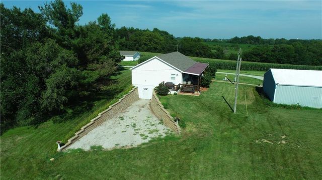 9226 427 Road, Savannah, MO 64485