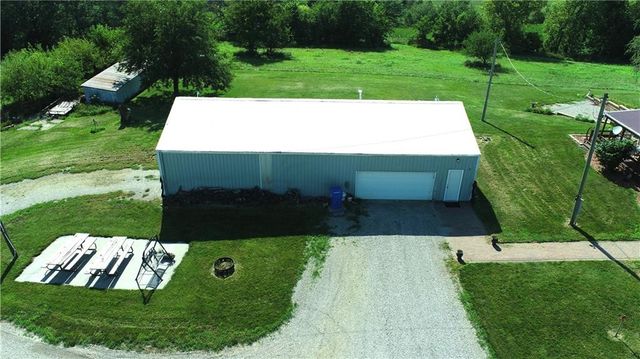 9226 427 Road, Savannah, MO 64485