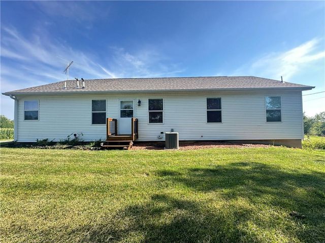 9226 427 Road, Savannah, MO 64485