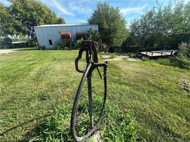 9226 427 Road, Savannah, MO 64485