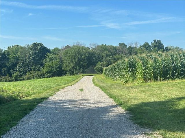 9226 427 Road, Savannah, MO 64485