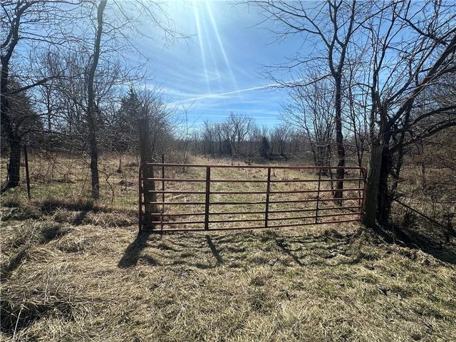 9226 427 Road, Savannah, MO 64485