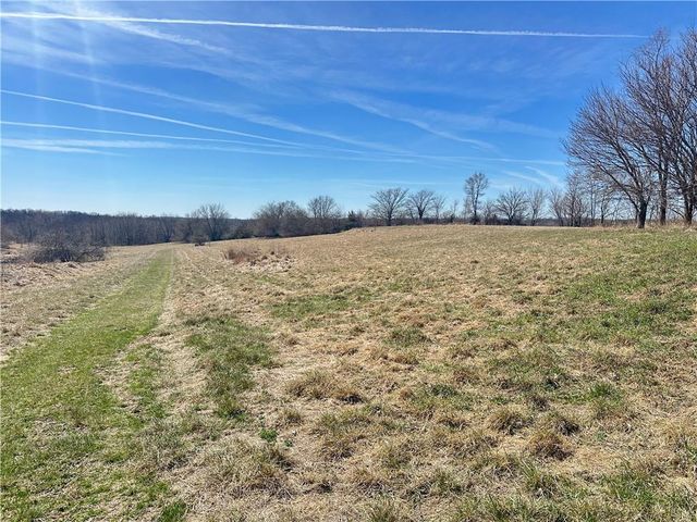 9226 427 Road, Savannah, MO 64485