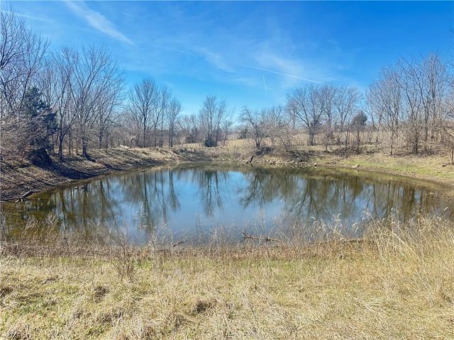 9226 427 Road, Savannah, MO 64485