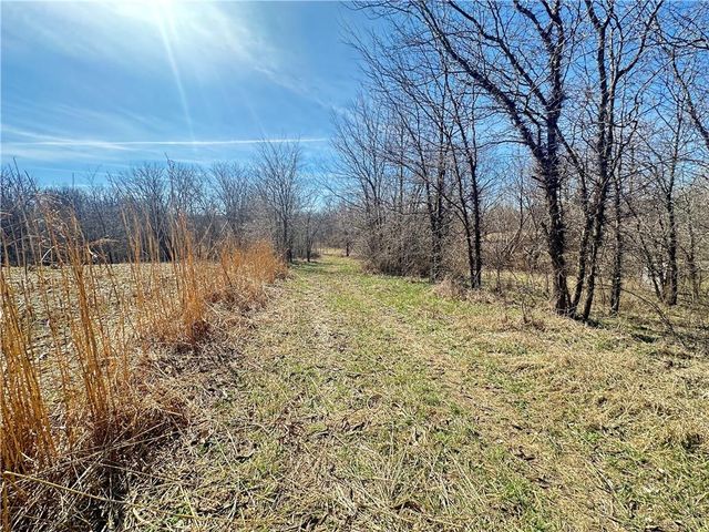 9226 427 Road, Savannah, MO 64485