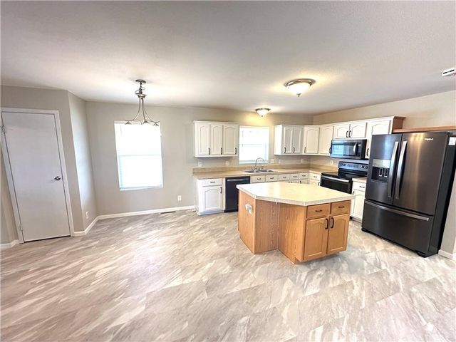 9226 427 Road, Savannah, MO 64485