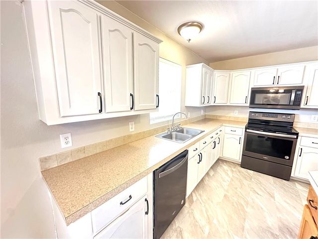 9226 427 Road, Savannah, MO 64485