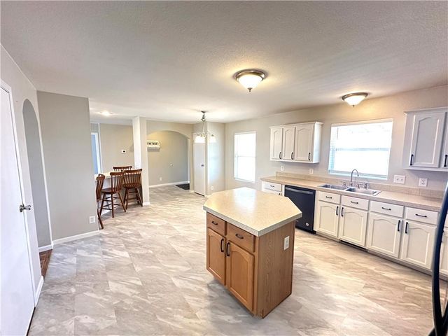 9226 427 Road, Savannah, MO 64485