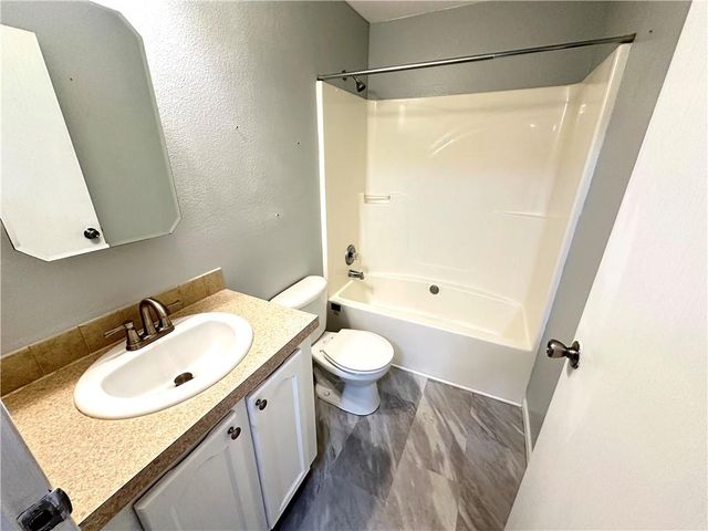 9226 427 Road, Savannah, MO 64485