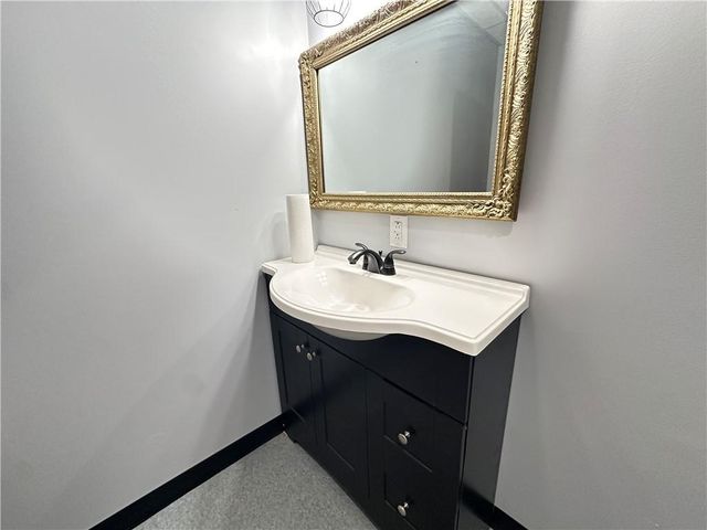 9226 427 Road, Savannah, MO 64485