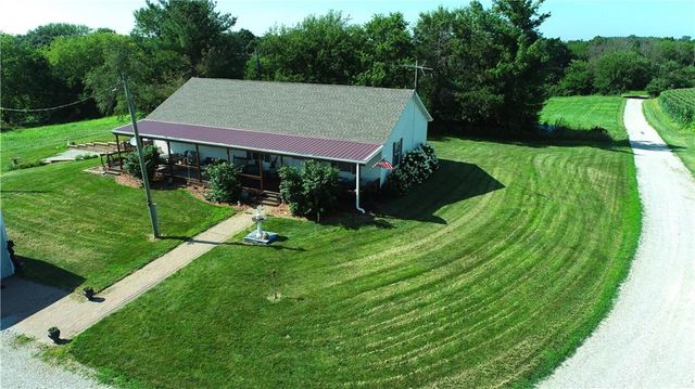 9226 427 Road, Savannah, MO 64485