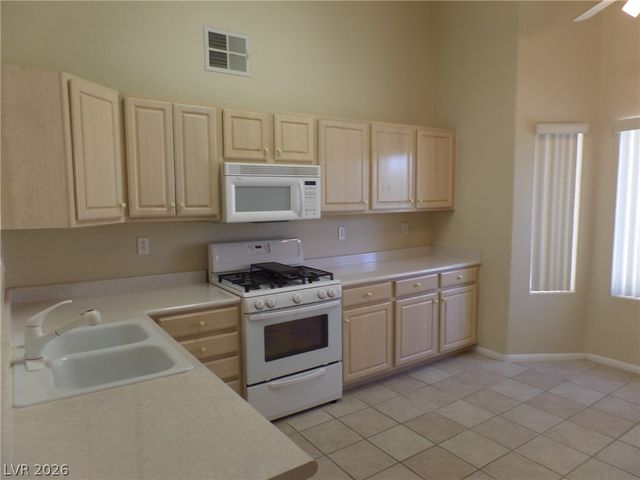 3917 Lazy Pine Street 201, Las Vegas, NV 89108