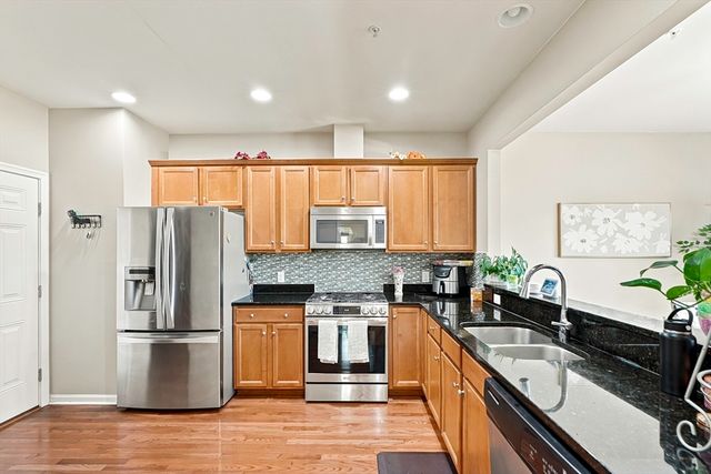 39 Frostpane Ln 39, Hopkinton, MA 01748