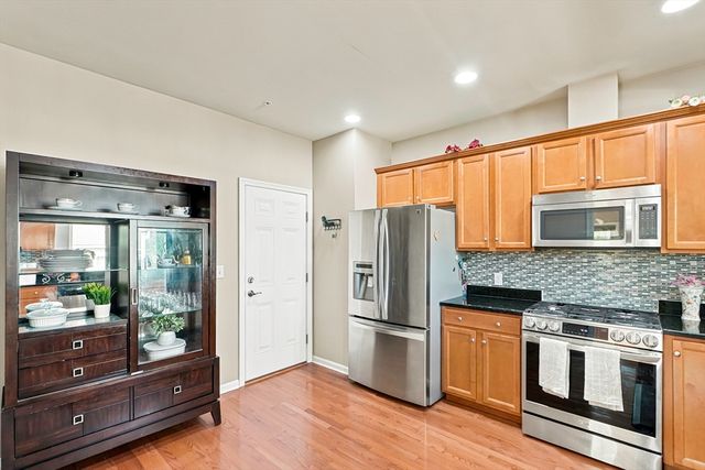 39 Frostpane Ln 39, Hopkinton, MA 01748