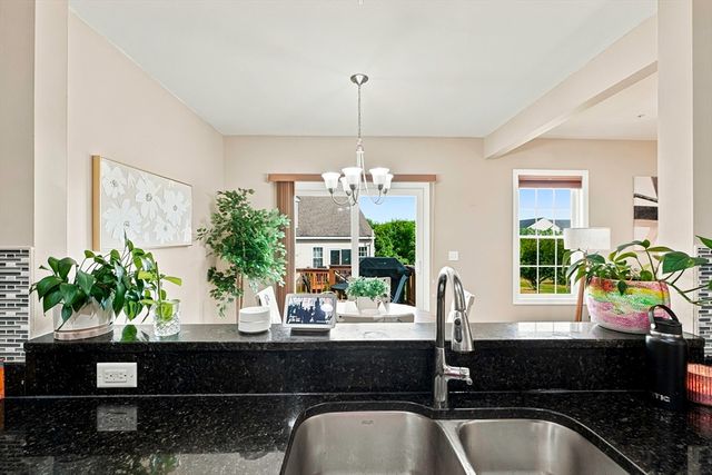 39 Frostpane Ln 39, Hopkinton, MA 01748