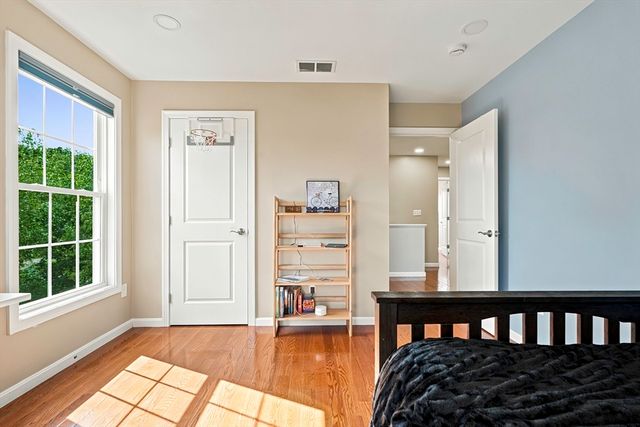 39 Frostpane Ln 39, Hopkinton, MA 01748