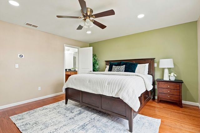 39 Frostpane Ln 39, Hopkinton, MA 01748