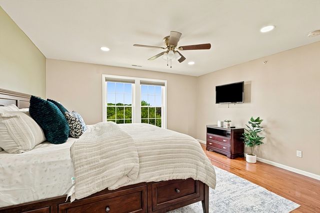 39 Frostpane Ln 39, Hopkinton, MA 01748