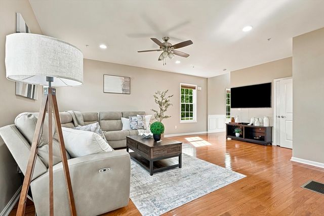 39 Frostpane Ln 39, Hopkinton, MA 01748