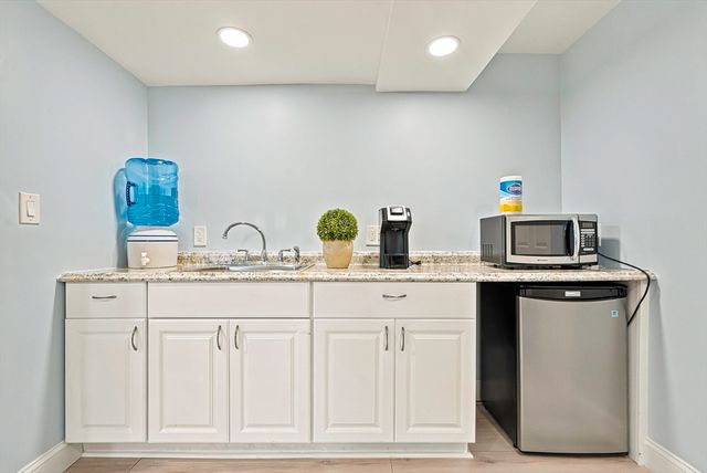 39 Frostpane Ln 39, Hopkinton, MA 01748