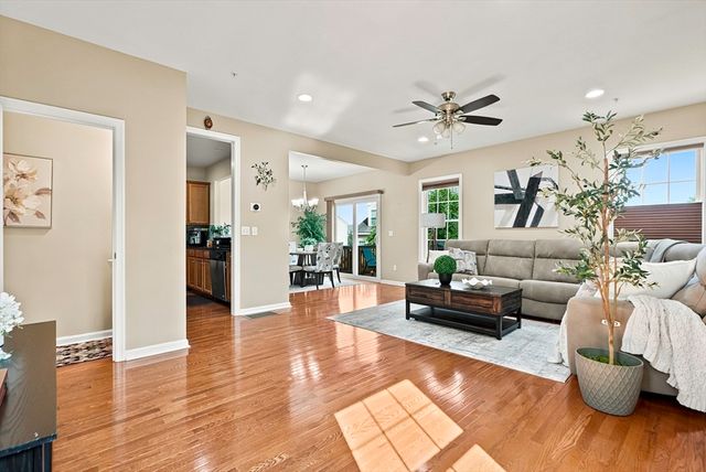 39 Frostpane Ln 39, Hopkinton, MA 01748