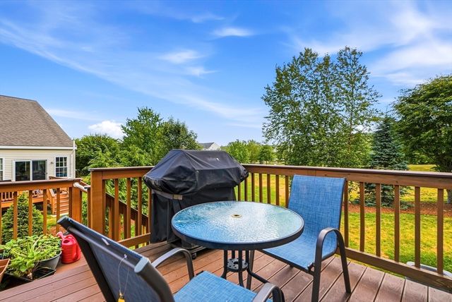 39 Frostpane Ln 39, Hopkinton, MA 01748