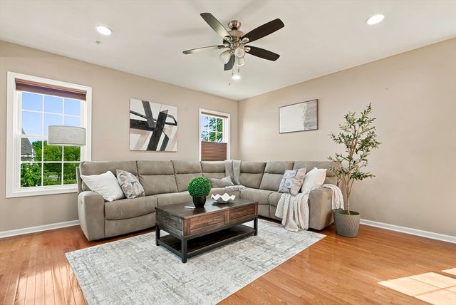39 Frostpane Ln 39, Hopkinton, MA 01748