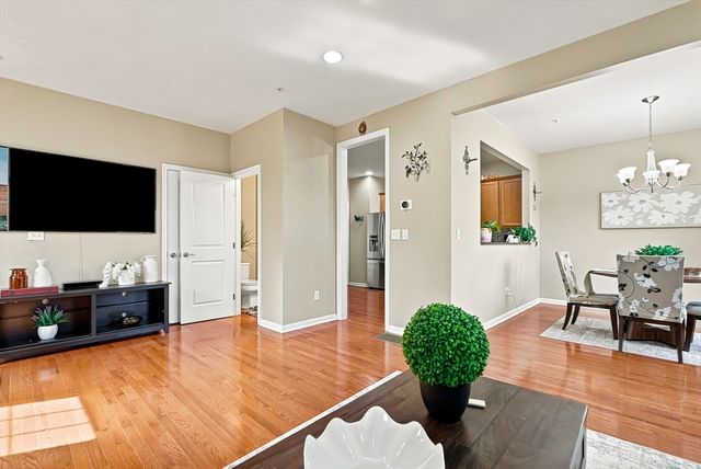 39 Frostpane Ln 39, Hopkinton, MA 01748