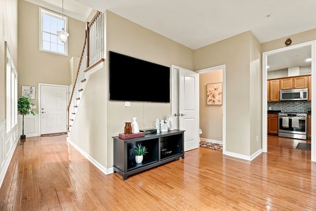 39 Frostpane Ln 39, Hopkinton, MA 01748