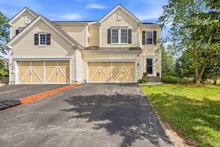 39 Frostpane Ln 39, Hopkinton, MA 01748