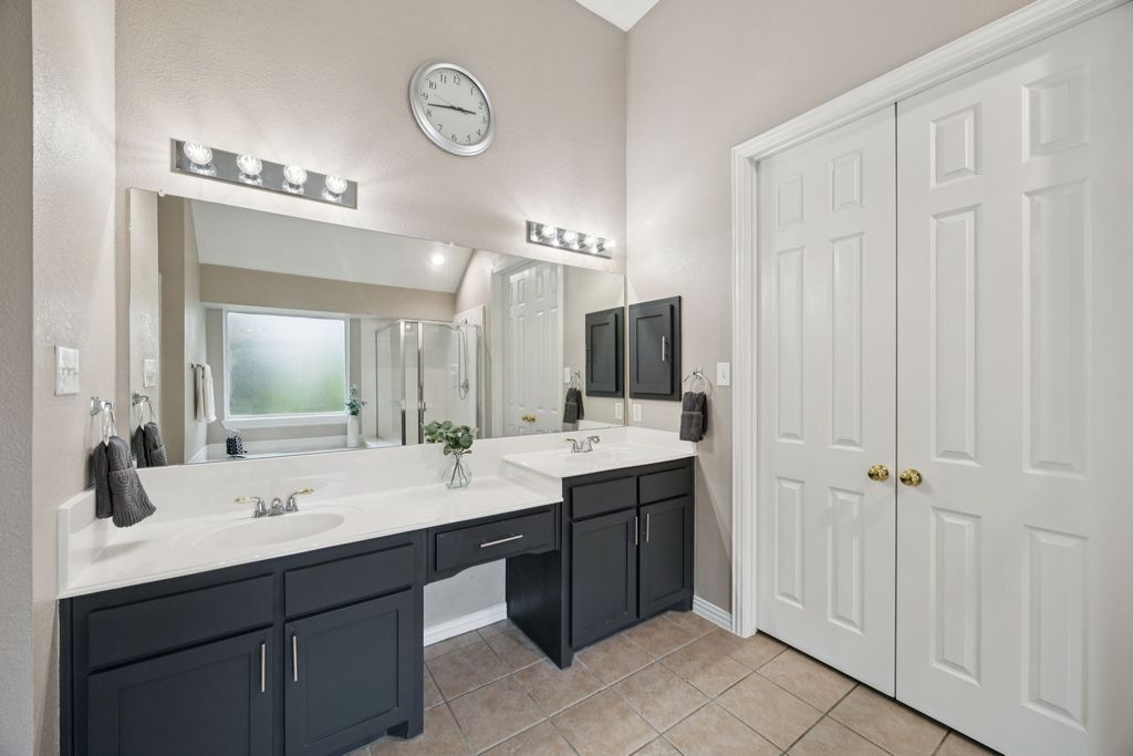property-img