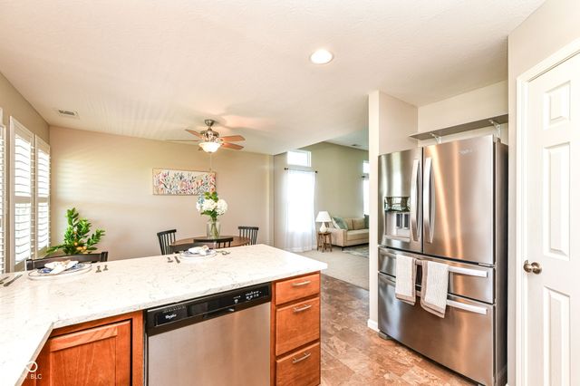 6236 N Woods Edge Court, Mccordsville, IN 46055