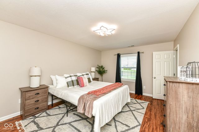 6236 N Woods Edge Court, Mccordsville, IN 46055