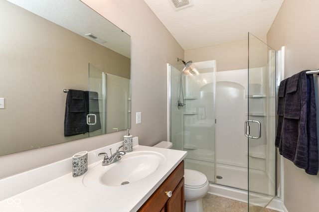 6236 N Woods Edge Court, Mccordsville, IN 46055