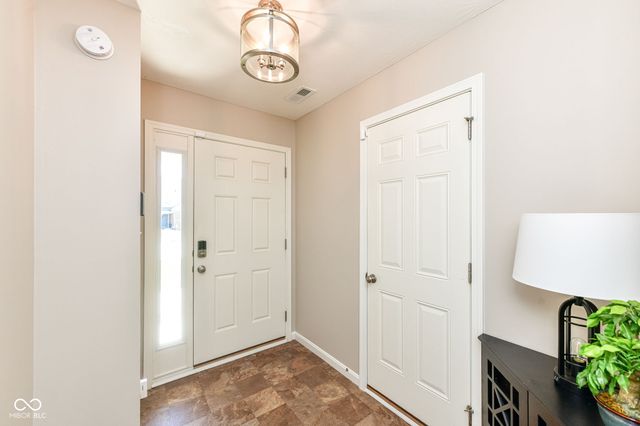 6236 N Woods Edge Court, Mccordsville, IN 46055