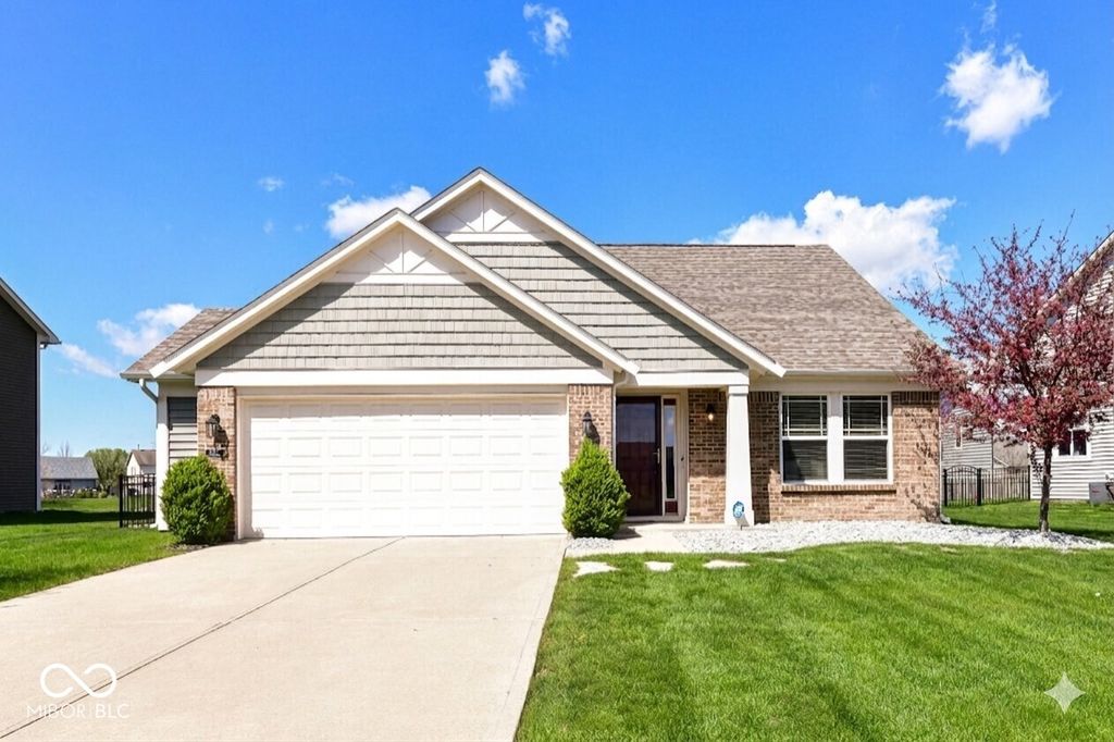 6236 N Woods Edge Court, Mccordsville, IN 46055