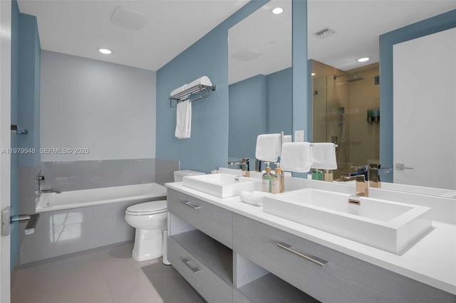 55 SW 9th St 3306, Miami, FL 33130