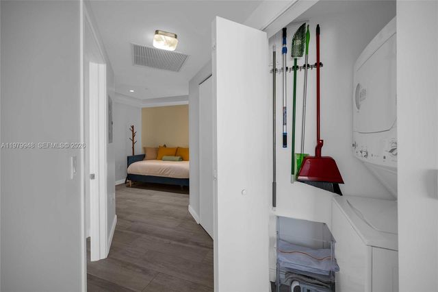 55 SW 9th St 3306, Miami, FL 33130