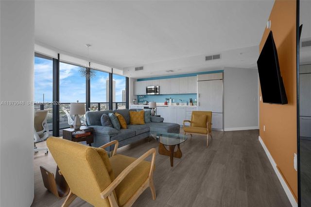 55 SW 9th St 3306, Miami, FL 33130