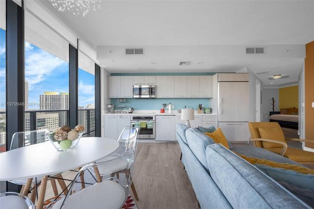 55 SW 9th St 3306, Miami, FL 33130