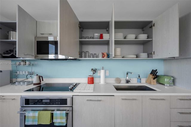 55 SW 9th St 3306, Miami, FL 33130